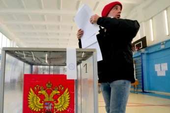 Oy verme işleminin son gününde Rus halkı sandık başına gitti